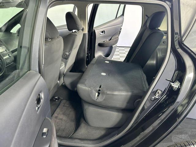 Photo of 2013 Super Black Nissan Leaf