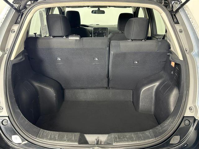 Photo of 2013 Super Black Nissan Leaf