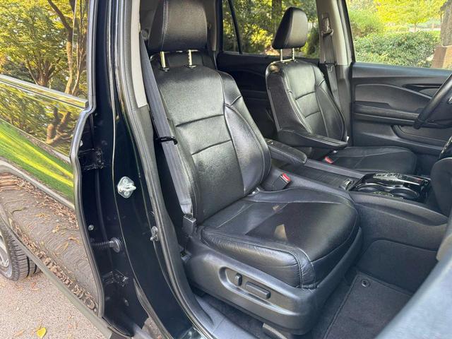 Photo of 2017 Black Honda Pilot