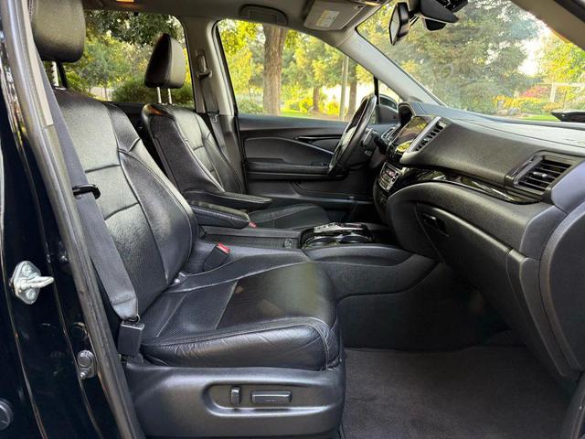 Photo of 2017 Black Honda Pilot