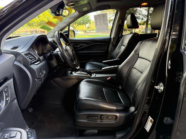 Photo of 2017 Black Honda Pilot