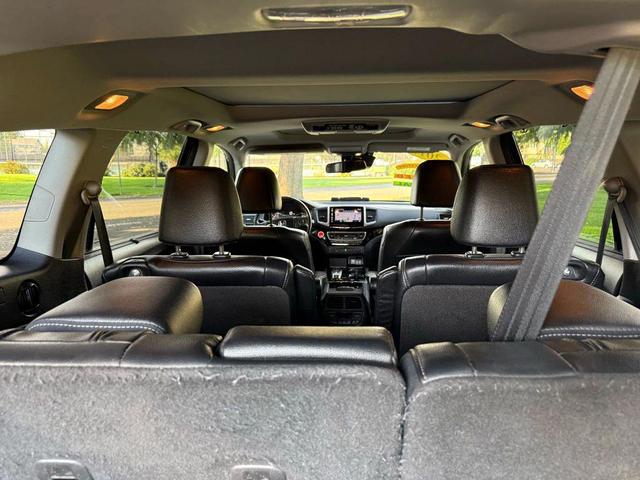 Photo of 2017 Black Honda Pilot
