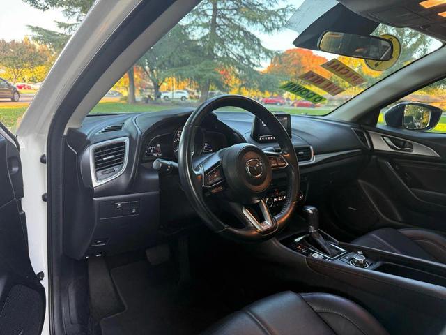 Photo of 2018 Snowflake White Pearl Mica Mazda Mazda3