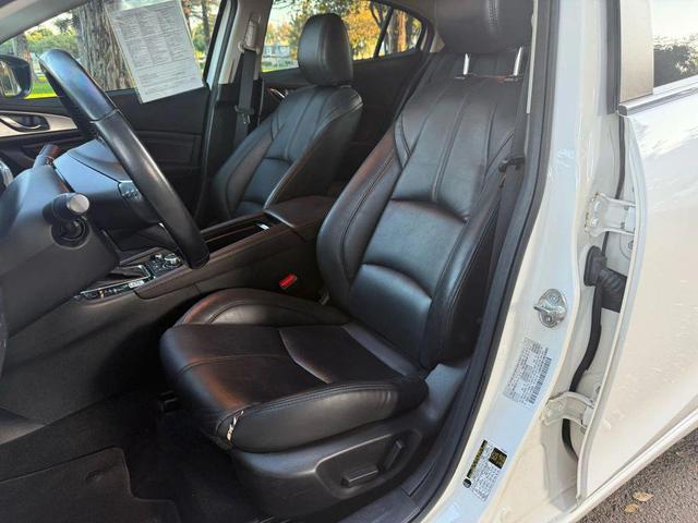 Photo of 2018 Snowflake White Pearl Mica Mazda Mazda3