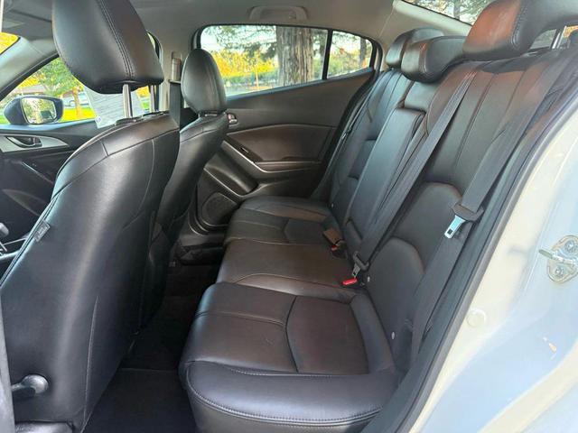 Photo of 2018 Snowflake White Pearl Mica Mazda Mazda3