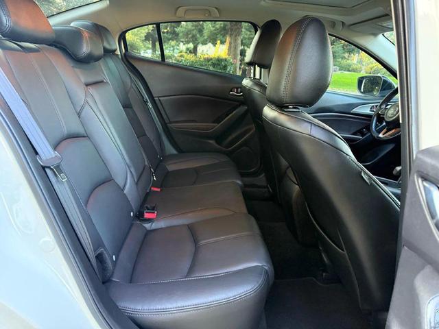 Photo of 2018 Snowflake White Pearl Mica Mazda Mazda3