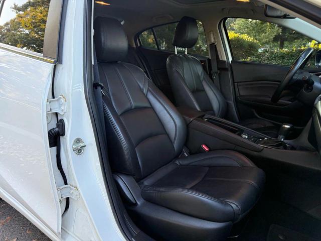 Photo of 2018 Snowflake White Pearl Mica Mazda Mazda3