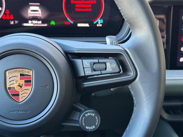 Photo of 2025 Carrara White Metallic Porsche Cayenne