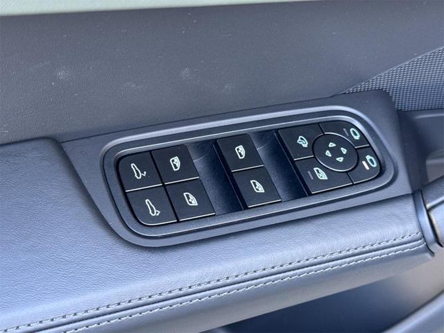 Photo of 2025 Carrara White Metallic Porsche Cayenne