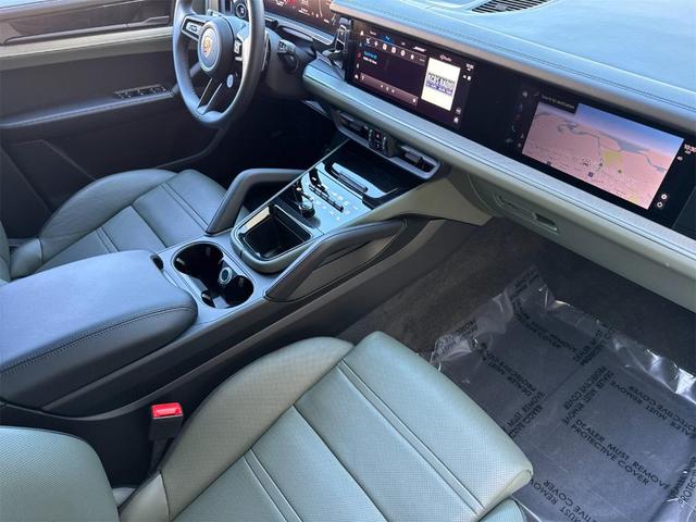 Photo of 2025 Carrara White Metallic Porsche Cayenne