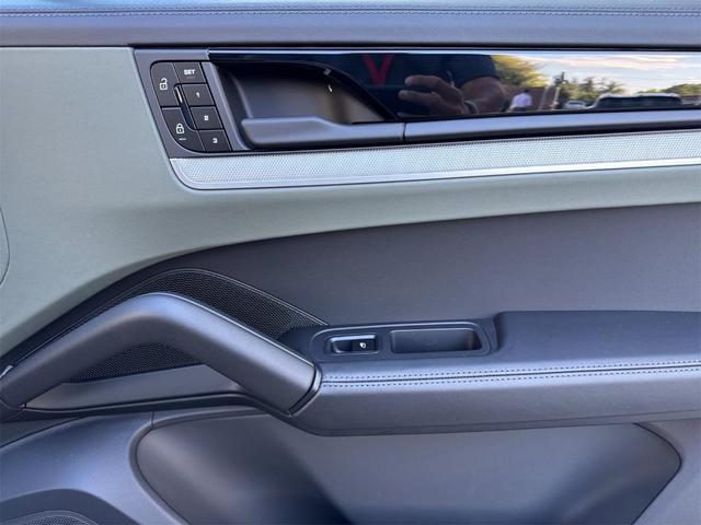 Photo of 2025 Carrara White Metallic Porsche Cayenne