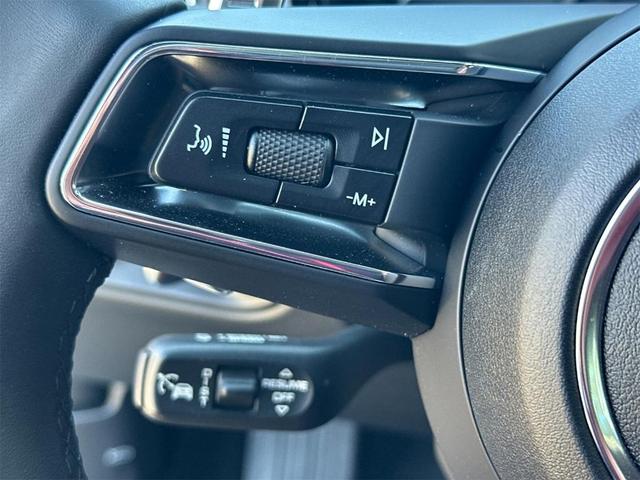 Photo of 2025 White Porsche Macan