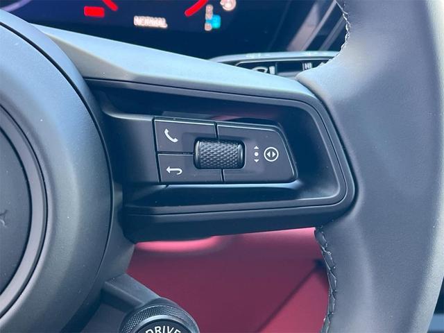 Photo of 2025 White Porsche Macan