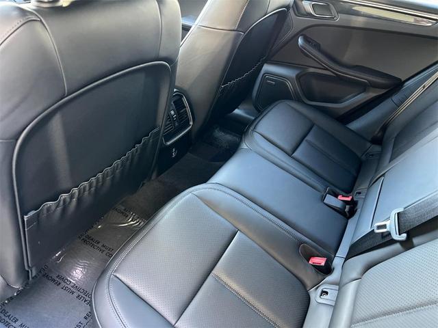 Photo of 2025 Dolomite Silver Metallic Porsche Macan