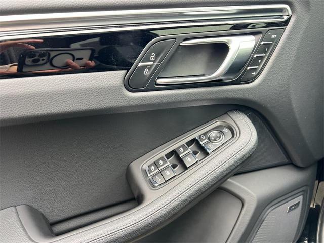 Photo of 2025 Black Porsche Macan