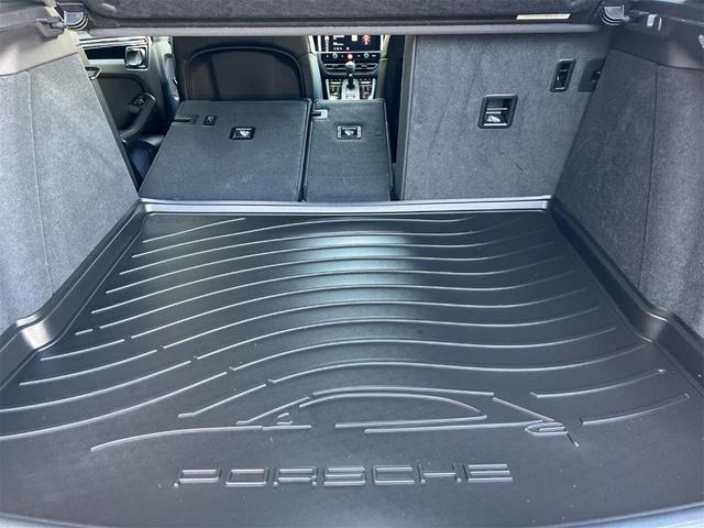 Photo of 2025 White Porsche Macan