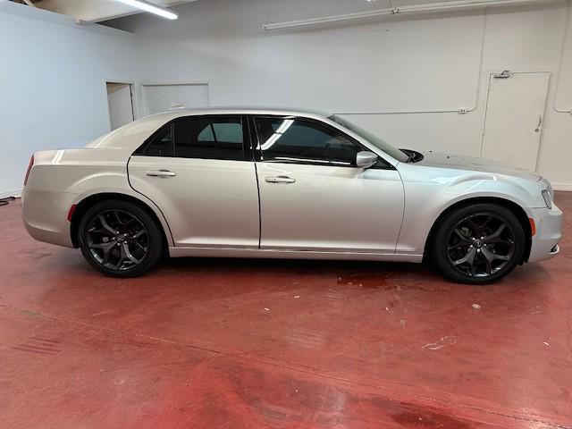 Photo of 2021 Silver Mist Clearcoat Chrysler 300