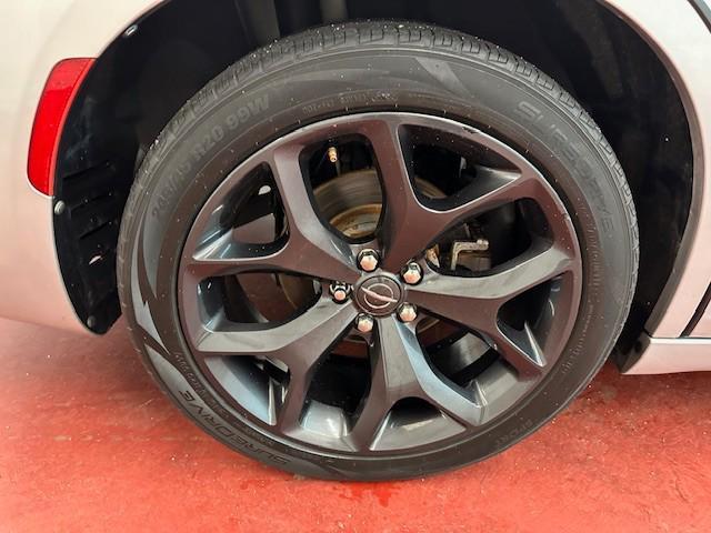 Photo of 2021 Silver Mist Clearcoat Chrysler 300