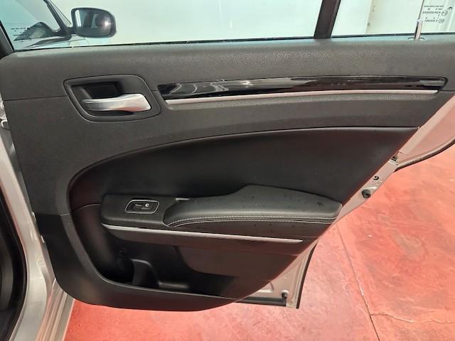 Photo of 2021 Silver Mist Clearcoat Chrysler 300