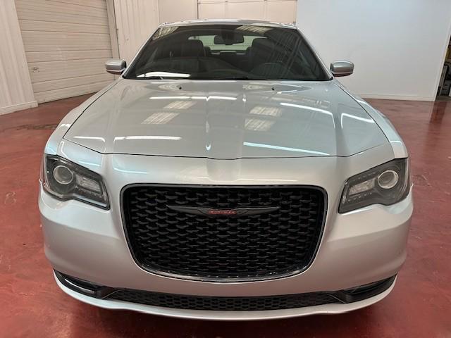 Photo of 2021 Silver Mist Clearcoat Chrysler 300