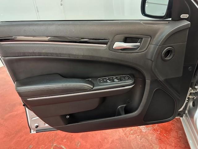 Photo of 2021 Silver Mist Clearcoat Chrysler 300
