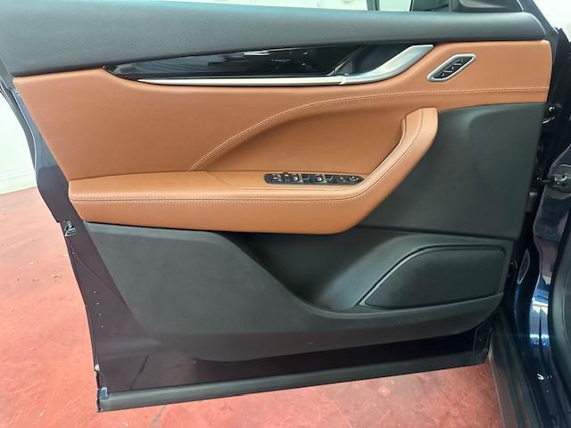 Photo of 2022 Blue Maserati Levante