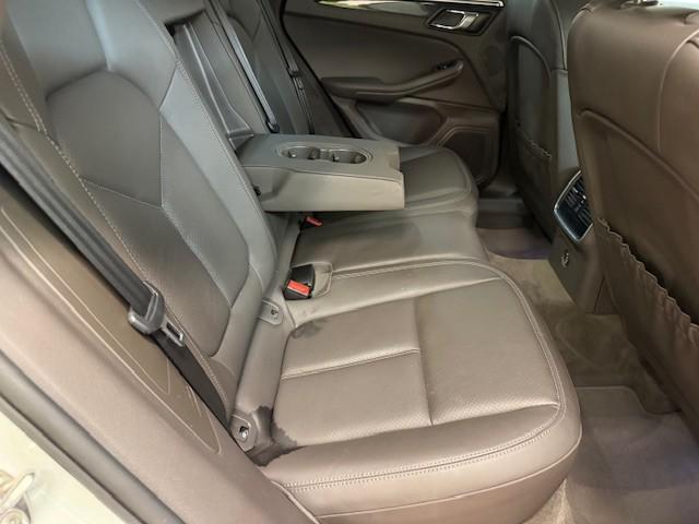 Photo of 2017 White Porsche Macan