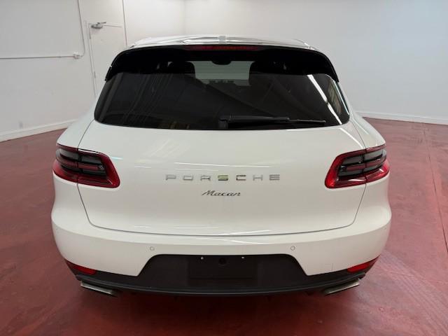 Photo of 2017 White Porsche Macan