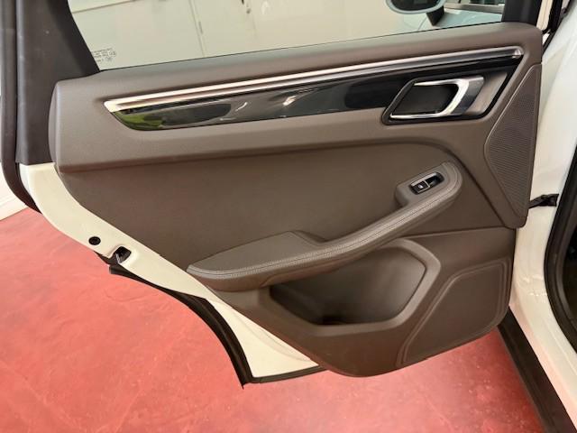 Photo of 2017 White Porsche Macan