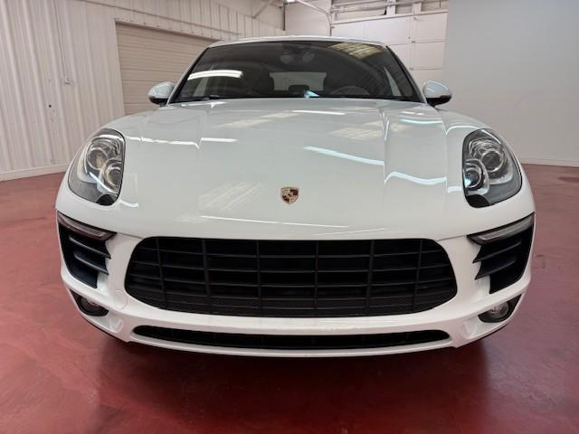 Photo of 2017 White Porsche Macan