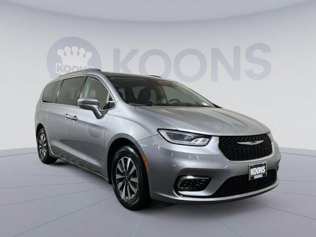 Photo of 2021 Billet Silver Metallic Clearcoat Chrysler Pacifica
