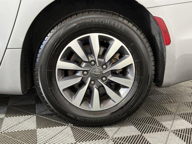Photo of 2021 Billet Silver Metallic Clearcoat Chrysler Pacifica