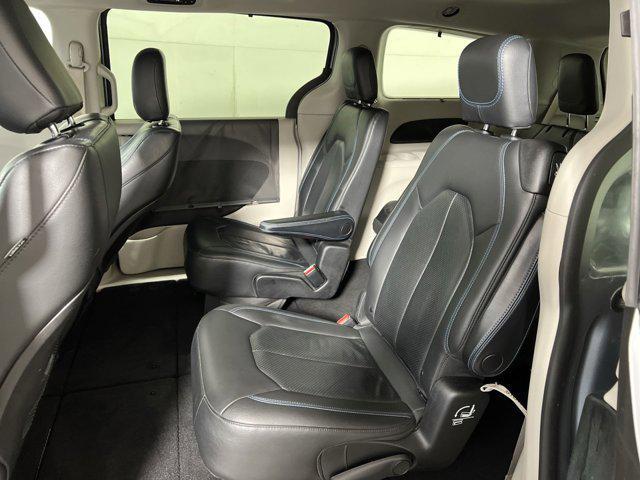 Photo of 2021 Billet Silver Metallic Clearcoat Chrysler Pacifica