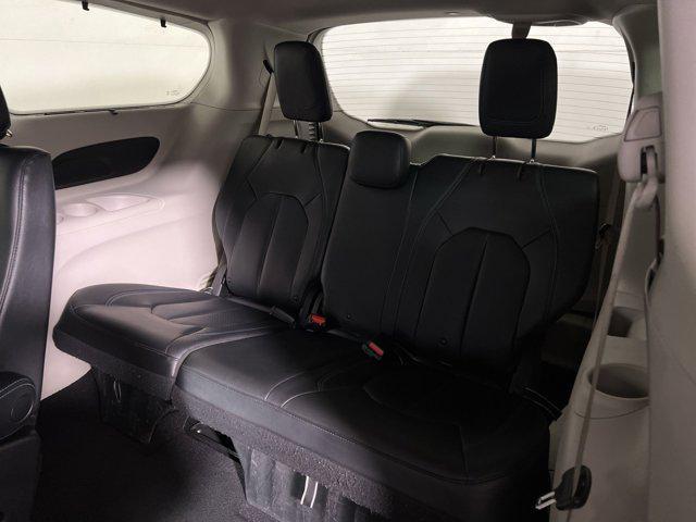 Photo of 2021 Billet Silver Metallic Clearcoat Chrysler Pacifica