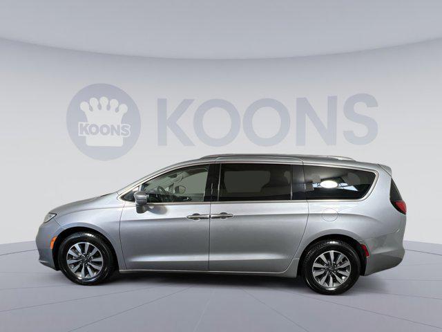 Photo of 2021 Billet Silver Metallic Clearcoat Chrysler Pacifica