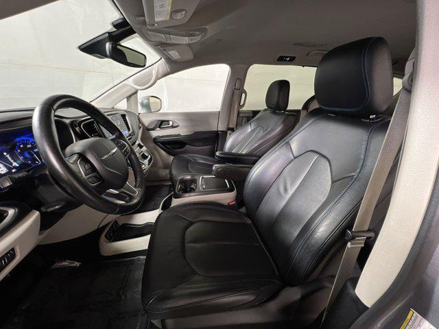 Photo of 2021 Billet Silver Metallic Clearcoat Chrysler Pacifica