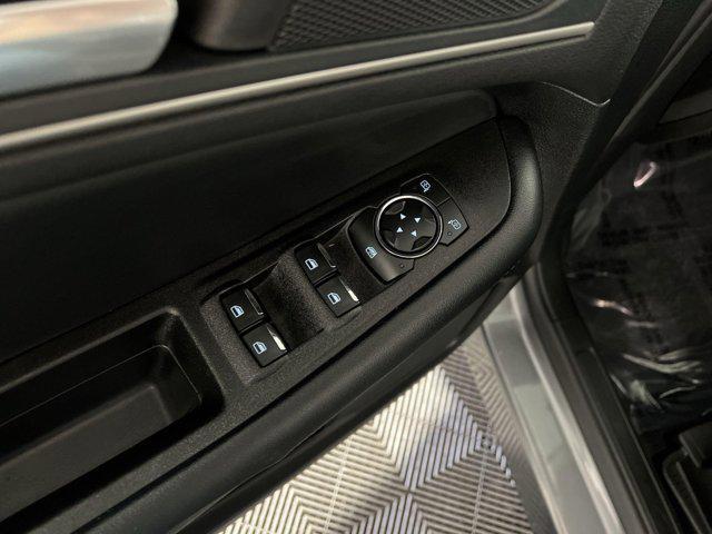 Photo of 2024 CARBONIZED GRAY Ford Edge