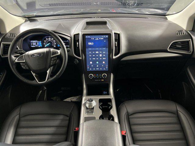 Photo of 2024 CARBONIZED GRAY Ford Edge