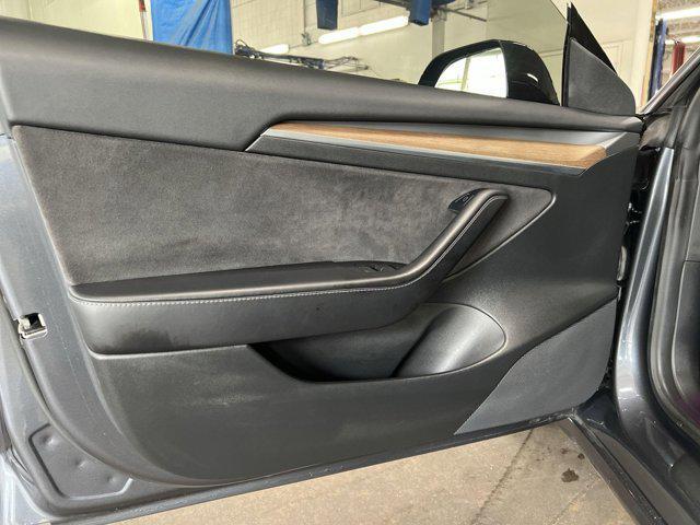 Photo of 2021 Gray Tesla Model 3