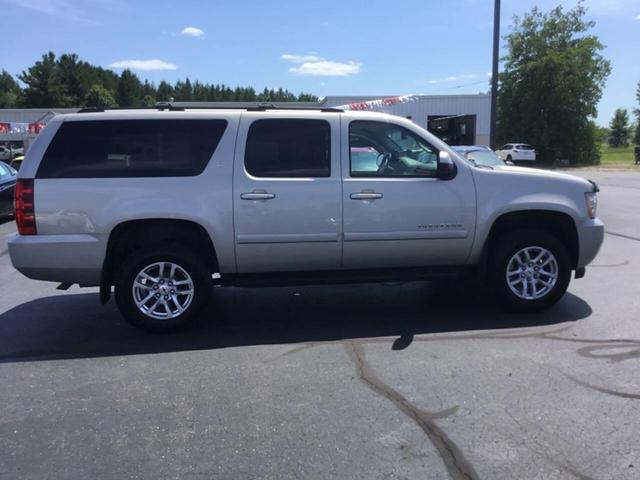 Photo of 2008 Doeskin Tan Chevrolet Suburban