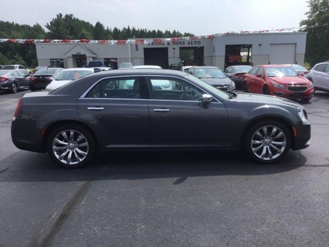 Photo of 2019 Gray Chrysler 300