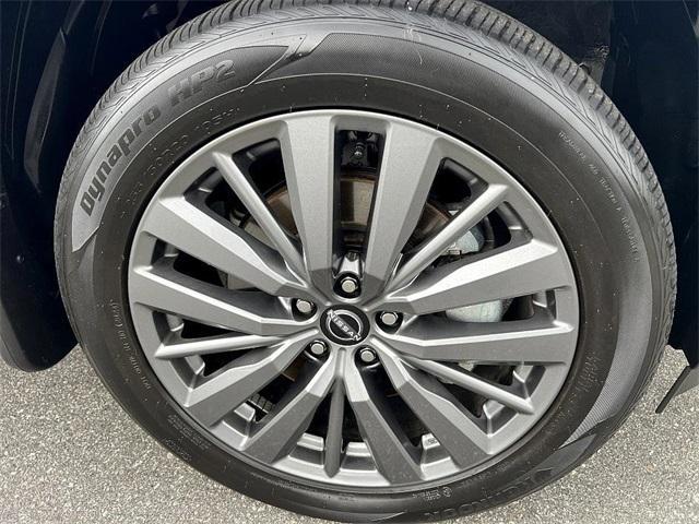 Photo of 2024 Gray Nissan Pathfinder
