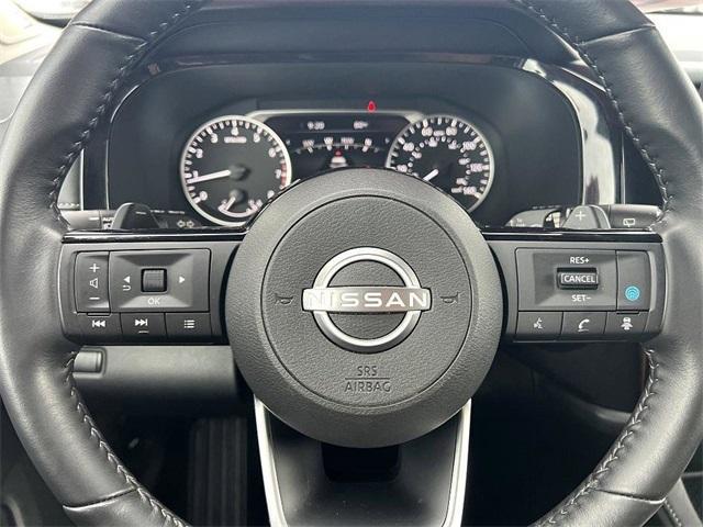 Photo of 2024 Gray Nissan Pathfinder