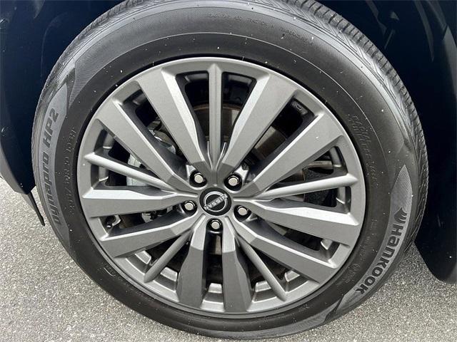 Photo of 2024 Gray Nissan Pathfinder