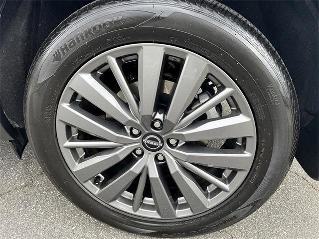 Photo of 2024 Gray Nissan Pathfinder