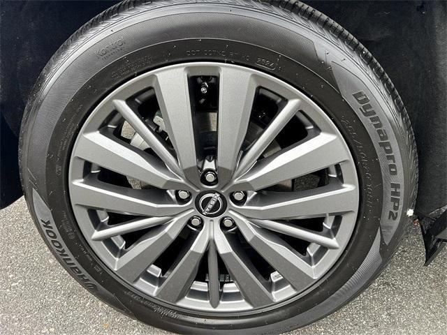 Photo of 2024 Gray Nissan Pathfinder