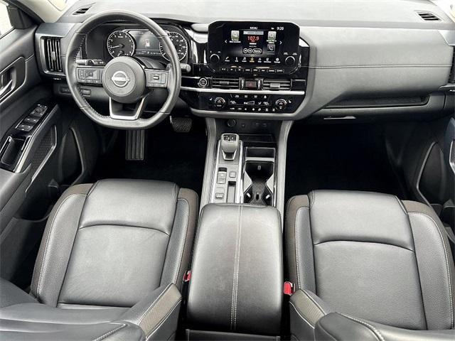Photo of 2024 Gray Nissan Pathfinder