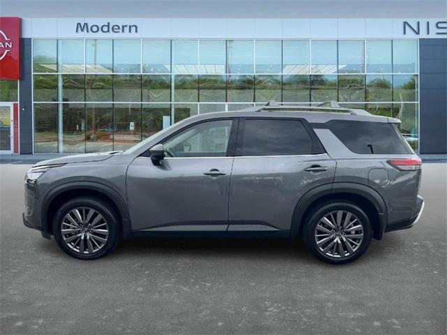 Photo of 2024 Gray Nissan Pathfinder