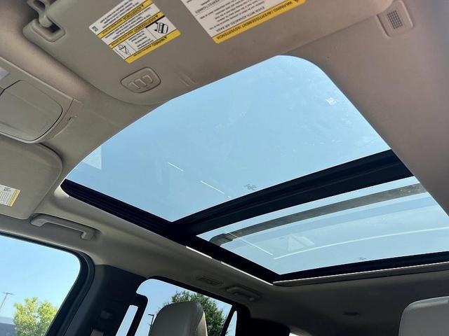 Photo of 2021 White Ford Expedition