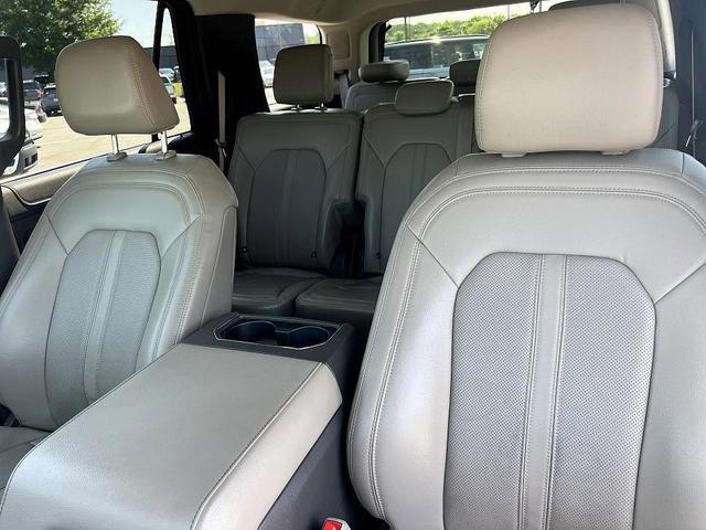Photo of 2021 White Ford Expedition